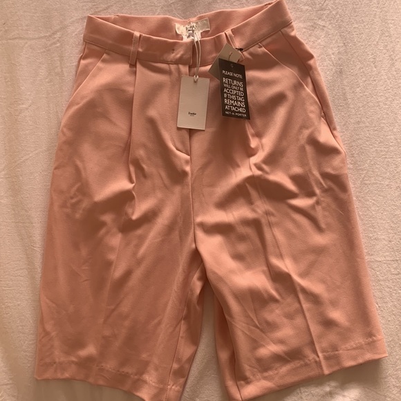 The Frankie Shop Julie Gabardine Short - Picture 3 of 6